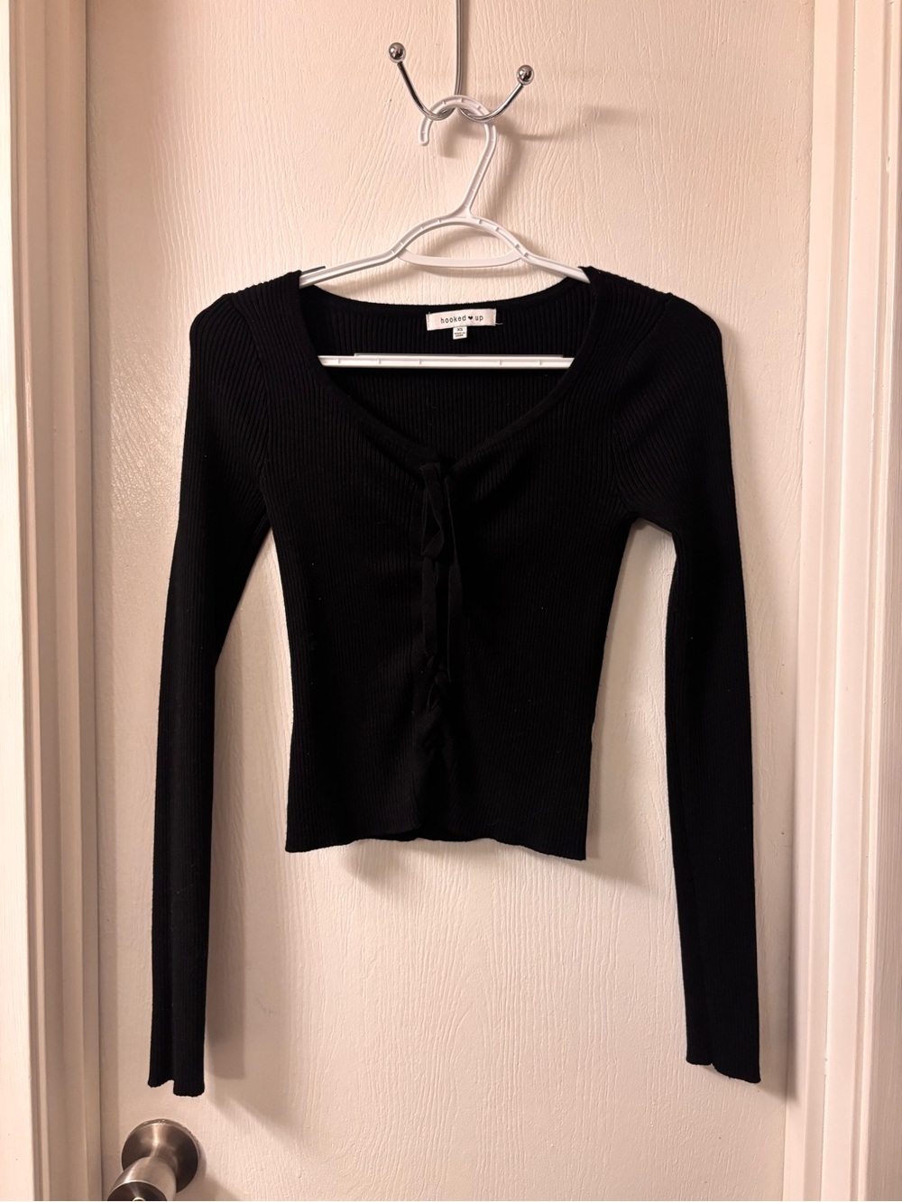 Hooked Up by IOT Black Ribbed Tie-Front Long Sleeve Top